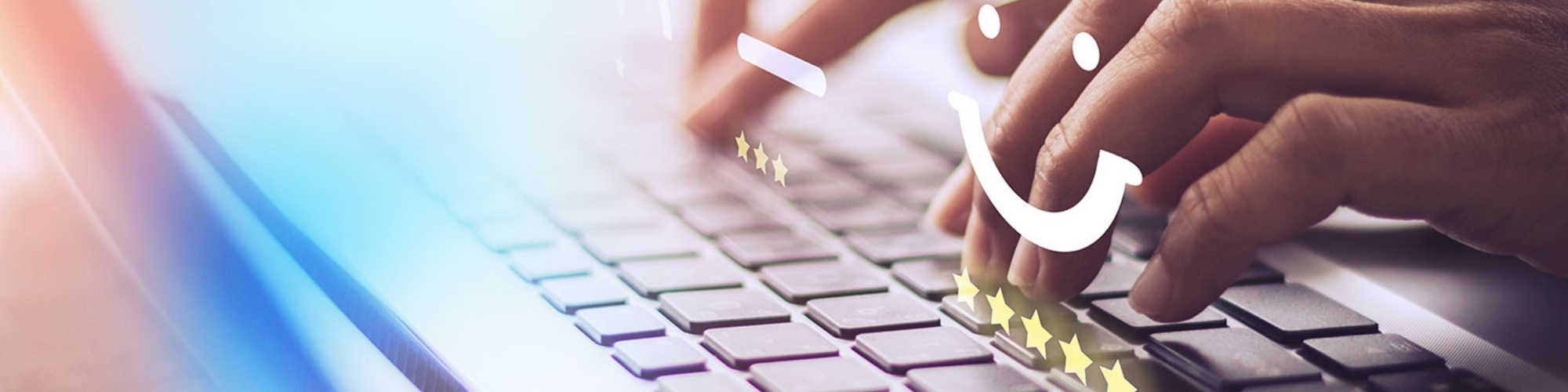 Person tippt Bewertung – erfolgreiche Kundenprojekte mit dem D&G-Versandhaus-System VS/4.