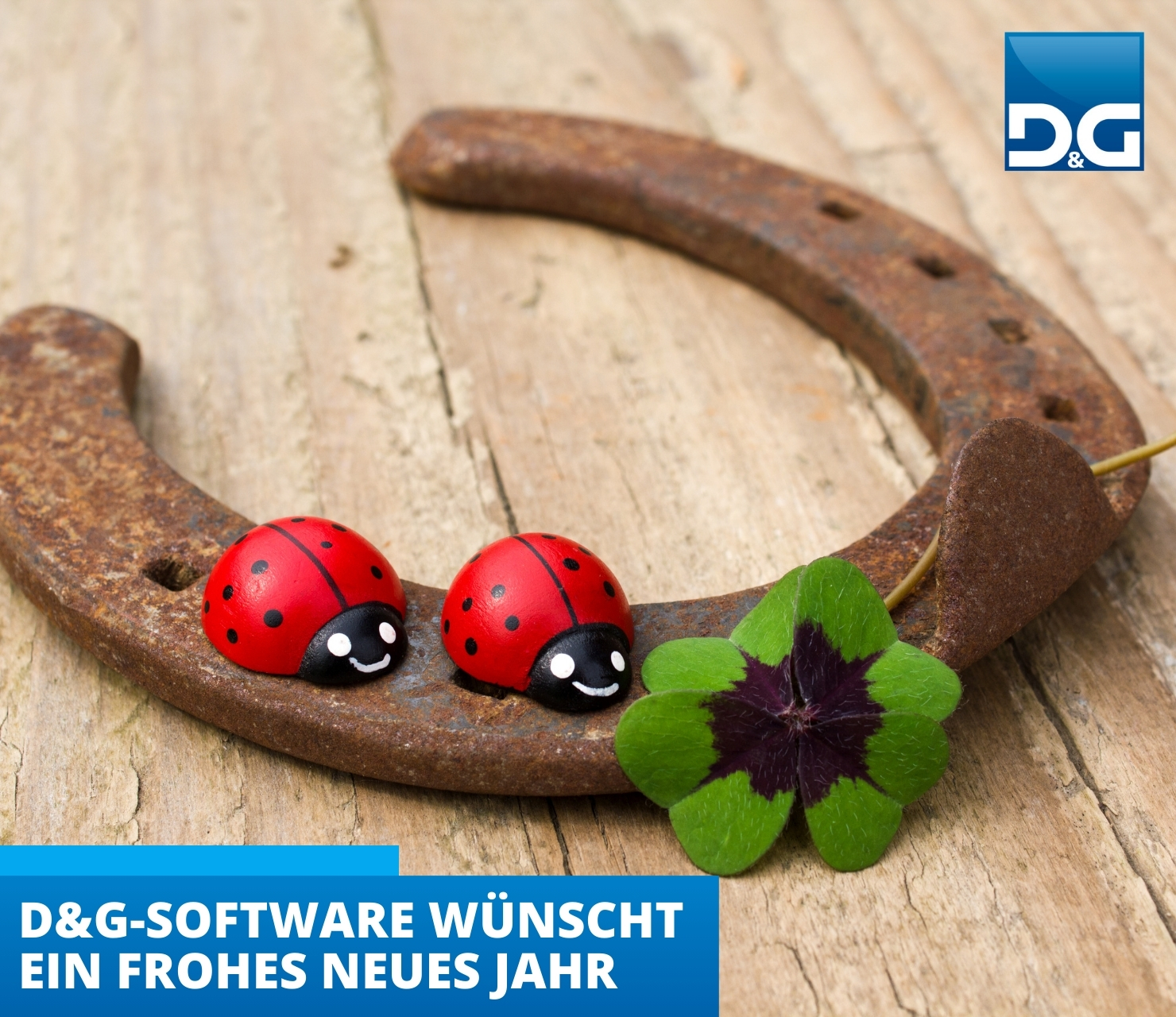 Hufeisen mit Kleeblatt und zwei Marienk&auml;fer als Gl&uuml;cksbringer f&uuml;r 2026