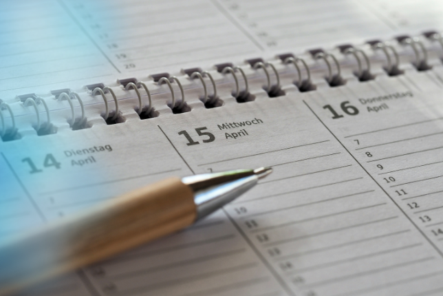 Terminkalender auf dem ein Stift liegt