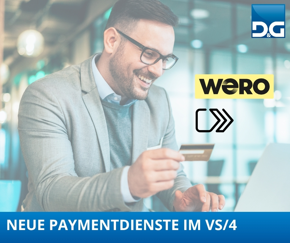 L&auml;chelnder Mann mit Kreditkarte und Logo Wero u. Click to Pay
