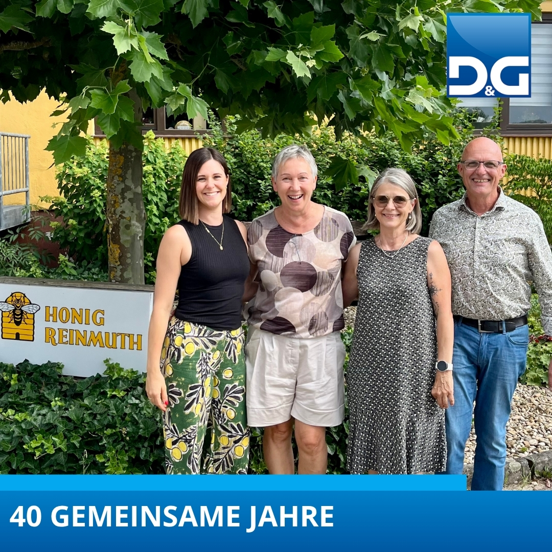 Gruppenfoto mit Gesch&auml;ftsf&uuml;hrung Honig Reinmuth und Gesch&auml;ftsf&uuml;hrerin Liane Schmauser von der D&G-Software GmbH